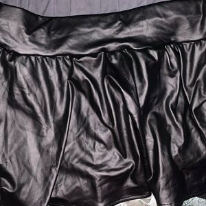 SHEIN Black Faux Leather Circle Skater Skirt